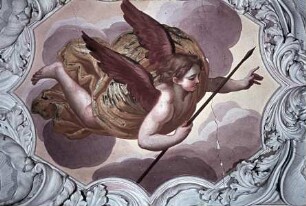 Innendekoration der Schlosskapelle — Deckendekoration der Schlosskapelle — Engel und Putti mit den Arma Christi unterhalb der Emporen — Engel mit Lanze