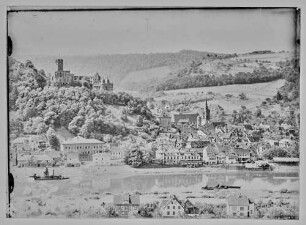 Blick von Kreuzwertheim zum Mainufer mit altem Mainhafen, Burg und heutige Baden-Württembergische Bank