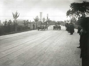 Internationale Automobiltourenfahrt in Freiberg, Herkomer-Konkurrenz (Wanderpreis, gestiftet von Huber v. Herkomer, Maler, Graphiker und Kunstgewerbler)