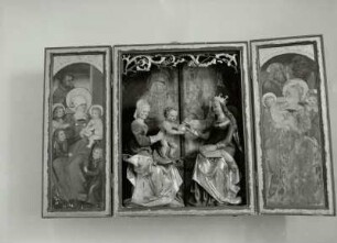 Schnitzaltar mit der heiligen Anna Selbdritt und der heiligen Sippe