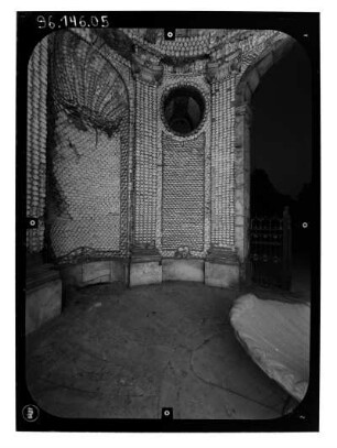 Potsdam. Park Sanssouci. Neptungrotte (1751-1757; G. W. Knobelsdorff, Erneuerung 1841 und 1898 / 1754-1760; J. P. Benkert). Grottenraum
