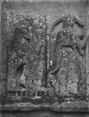 Obergeschoss, linke Arkade: Madonna und Frau mit Opfergaben