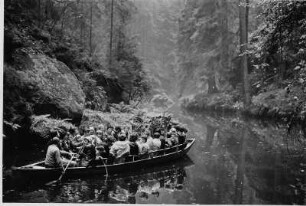 Kahnfahrt an der Oberen Schleuse östlich von Hinterhermsdorf