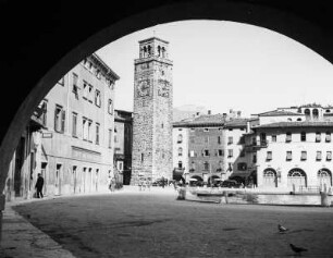 Gardasee, Riva del Garda : Italien, Riva del Garda. Piazza und Glockenturm
