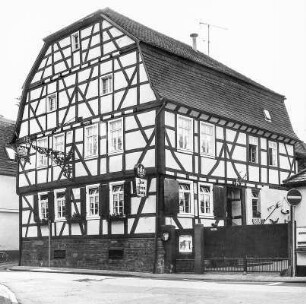Gasthaus ''Zur alten Burg'' (Fachwerkwohnhaus); Dreieich, Fahrgasse 50