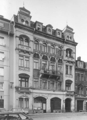 Dresden-Neustadt, Martin-Luther-Straße 23. Wohnhaus mit Läden (um 1890). Straßenansicht