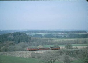 Maitis Schienenbus Baureihe 797 Beiwagen Baureihe 997 Bahndamm