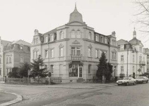 Radeberg, Wohnhaus : Radeberg. Wohnhaus mit Läden. Eckansicht