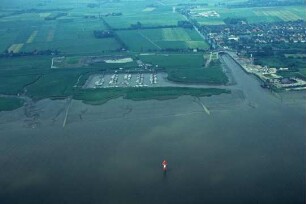 Blick auf Hafen Großensiel, Weser