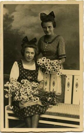 Atelieraufnahme zweier Mädchen