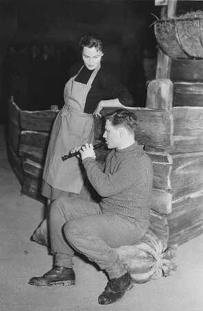 Szenenbilder aus dem Drama "Der Gesang im Feuerofen" von Carl Zuckmayer am Schillertheater Berlin : Szenenbild