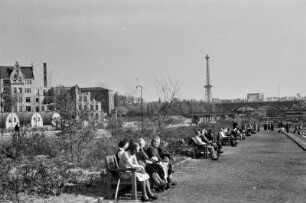 Berlin, Hohenzollerndamm : Blick zum Funkturm