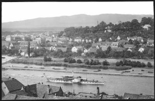 Copitz. Blick auf Copitz mit Elbe und Dampfer