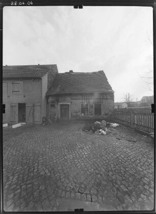 Zabeltitz-Treugeböhla (Großenhain-Zabeltitz), Hauptstraße 54. Dreiseithof (18. Jh.). Nebengebäude. Hoffront