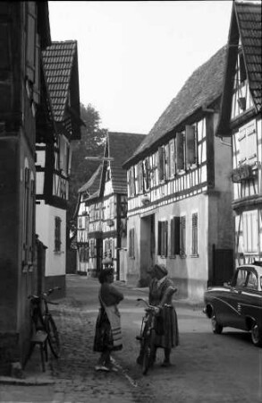 Jockgrim: Gasse mit Fachwerkhäusern