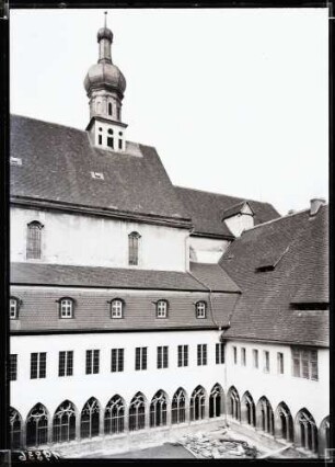 Dominikanerkirche; Kreuzgang
