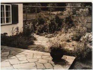 Garten Prof. Wilhelm Kempff, Potsdam: Kübel auf Terrasse