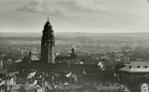 Dresden: Blick über das Neue Rathaus nach Süd-Südwest. Luftbild-Schrägaufnahme