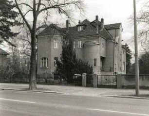 Dresden-Strehlen, Karcherallee 43. Villa (um 1910). Straßenansicht