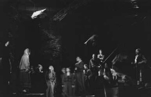 Szenenbilder aus der komischen Oper "Carmen" von Georges Bizet an der Komische Oper Berlin