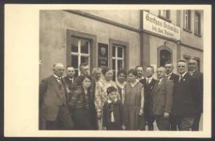 Fotografie: Woldemar Boden mit Kollegium am Gasthaus Bockmühle