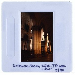 Bitonto, Kathedrale : Innenansicht, Teilpfeiler, von Südwesten