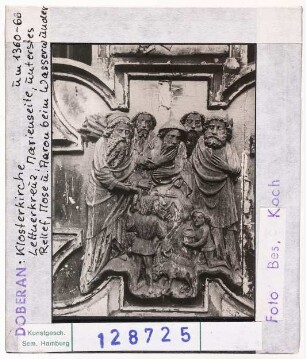 Doberan: Klosterkirche, Lettnerkreuz, Moses und Aaron beim Wasserwunder