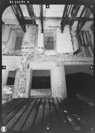 Schwarzburg. Schloß. Ruine des Hauptgebäudes. Innenansicht