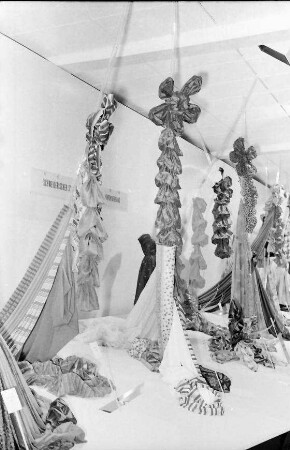 Basel: Création, Stoffe als Blumen