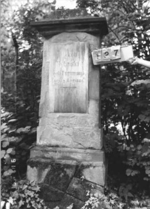 Grabstein 127 [Hahn S. 50 Grab-Nr. 82]