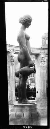 Karlsruhe Stephanplatz - Stephansbrunnen Weibliche Figur
