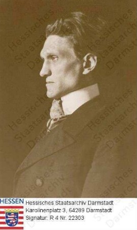 George, Stefan (1868-1933) / Porträt, stehend, Halbfigur im rechten Profil