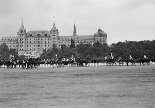 Königsparade auf dem Alaunplatz : Königsparade auf dem Alaunplatz. Ansicht über den Alaunplatz von Südwesten