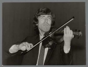 Maxim Fedotov : Portrait des Violinisten Maxim Fedotov bei einer Probe mit der Dresdner Philharmonie im Kulturpalast Dresden