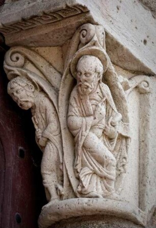 Frankreich. Limousin. Correze. Vigeois. Abbiatiale Saint Pierre. 12 Jahrhundert. Portal aussen. Kapitell