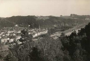 Bad Schandau, Ortsansicht : Bad Schandau. Ansicht von erhöhtem Standpunkt. Blick über die Elbe