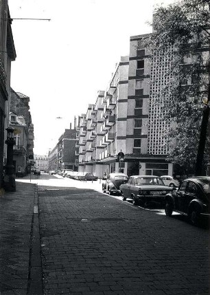 Privatgebäude, Straßen und Plätze in Karlsruhe. Adlerstraße/Kreuzung Steinstraße