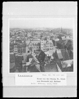Blick vom Turm der Kirche St. Petri zum Obermarkt mit Rathaus