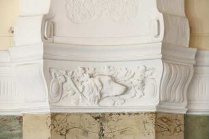 Nördlicher Seitenpavillon — Spiegelsaal / Großer Speisesaal — Kapitell
