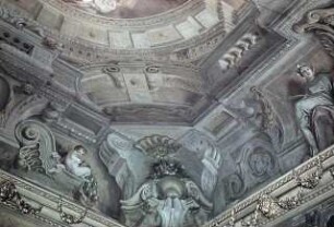 Scheinarchitektur, Medaillons mit den Taten des Herkules und vier alleegorische Sitzfiguren