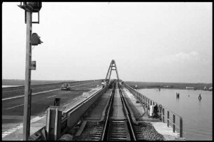 Fehmarnsund: Fehmarnsundbrücke, aus dem Fenster des Aussichtswagen