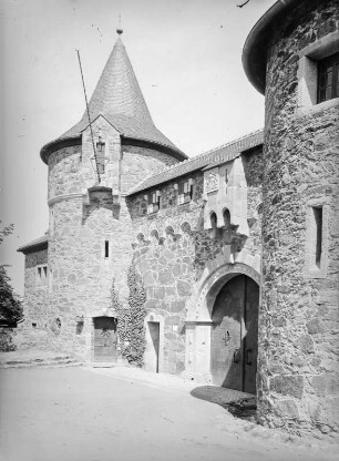 Burg Tzschocha (polnisch Zamek Czocha) bei Marklissa /Queis, Eingang mit Wappen