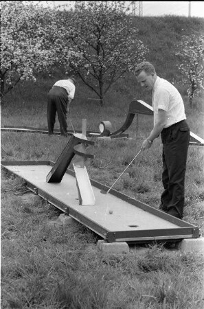 Freizeitvergnügen Minigolf.