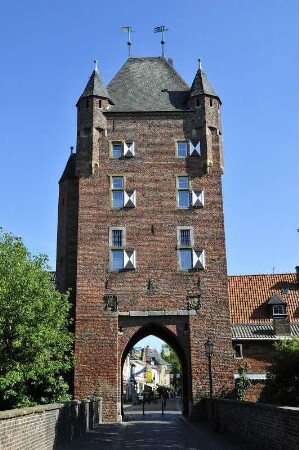 Klever Tor 05 : Das Klever Tor, einst Teil der Stadtmauer, ist ab 1393 erbaut worden. Aufgenommen in Xanten am 31. August 2009. Foto Uwe Gerig
