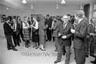Parteien: CDU: Alte Schule: Neujahrsempfang: vorn Landtagsabgeordneter Karl Eduard Claussen: hinten Gäste in kleinen Gesprächsgruppen: 7. Januar 1990