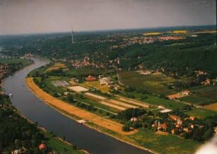 Dresden. Laubegast, Kleinzschachwitz, Elbe und Hosterwitz gegen den Fernsehturm und Pappritz. Luftbild-Schrägaufnahme von Südosten