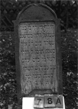 Grabstein 78 (Index: 99790597) Maße HxBxT: 95x44x11 cm Besonderheit: Kindergrab: Grabstein 78A (Nachholaufnahme)