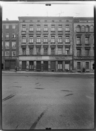 Görlitz-Altstadt, Elisabethstraße 25. Wohnhaus mit Läden (um 1850). Straßenfront