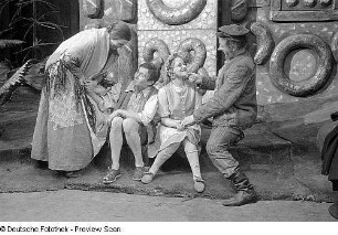 Szenenbilder aus der Märchenoper "Hänsel und Gretel" von Engelbert Humperdinck an der Deutschen Staatsoper Berlin