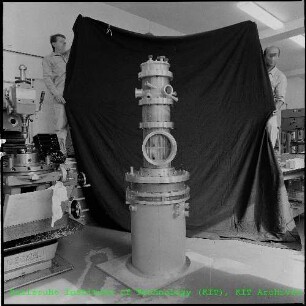 Bauteil der Pulsgeneratoranlage (POLLUX) in der Hauptabteilung Ingenieurtechnik (IT)